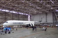 エアバス最大・最新、A350-1000 が東京羽田に着陸 画像