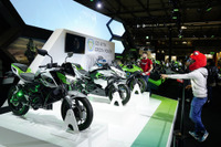 カワサキ、EV走行可能なハイブリッド二輪車を初公開…EICMA 2022 画像