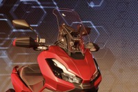 新型スクリーンアジャスター、中型二輪車向けにニフコが量産開始 画像