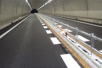 暫定2車線高速道路でセンターライン区画柵の設置拡大…長大橋梁とトンネル 画像