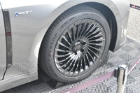 トヨタ クラウンセダン 新型がダンロップ初のEV用タイヤ『e.SPORT MAXX』を新車装着 画像