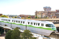 東京ディズニーリゾート、新型モノレール「リゾートライナー・タイプC」グリーン編成が運行開始 画像