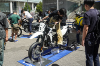 新型『DR-Z』が横浜に登場!「スズキ モーターサイクルコレクション2025」桜木町駅前で、“これからのバイク好き”に魅力アピール 画像