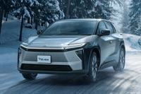 トヨタのEV『bZ4X』、一部改良で航続746kmに延長…480万円から 画像
