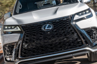 「存在感バチバチ」日本にはないレクサス LXの「F SPORT」登場に、SNSでは「日本にも出して」の声 画像