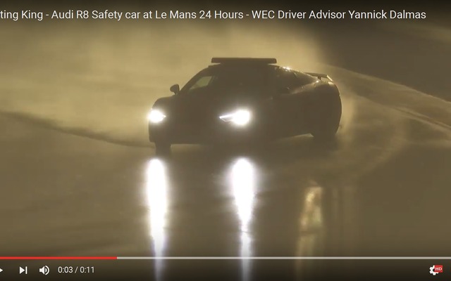 大雨のルマンで豪快なドリフトを披露するアウディR8のセーフティカー