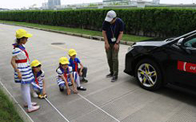 6月13日 中国、上海テクニカルセンターにて小学生向けの体験型交通安全教育を実施