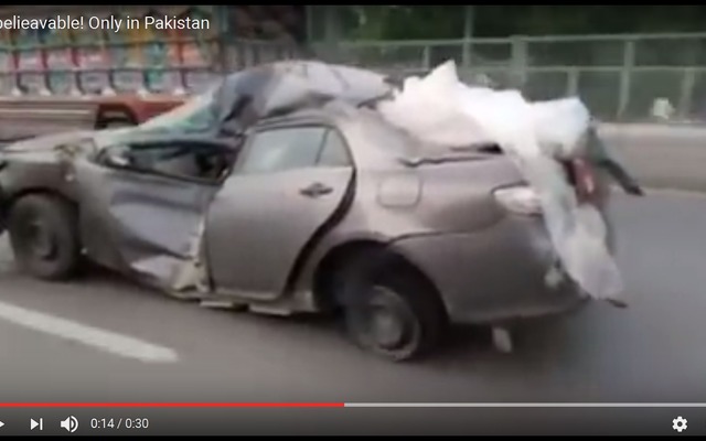 パキスタンで撮影されたトヨタカローラ