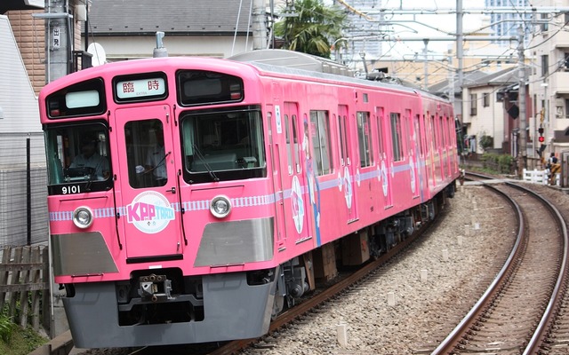 池袋線を走る「SEIBU KPP TRAIN」。7月30日から新宿線で運用される。