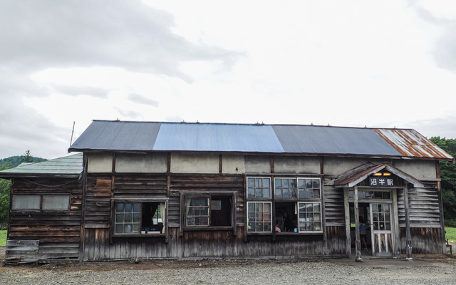 昨年7月に内部公開された旧沼牛駅舎。200万円あまりの資金を確保し、9月から修繕が奨められていた。