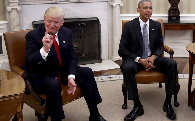 ホワイトハウスを訪問したトランプ次期大統領（向かって左）と、オバマ現大統領（11月10日）。　(c) Getty Images