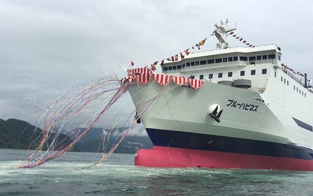 新造船「ブルーハピネス」の進水式（9月28日、内海造船瀬戸田工場）