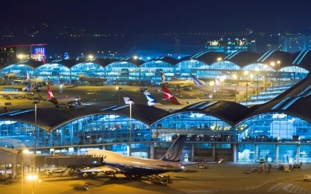 夜の香港国際空港