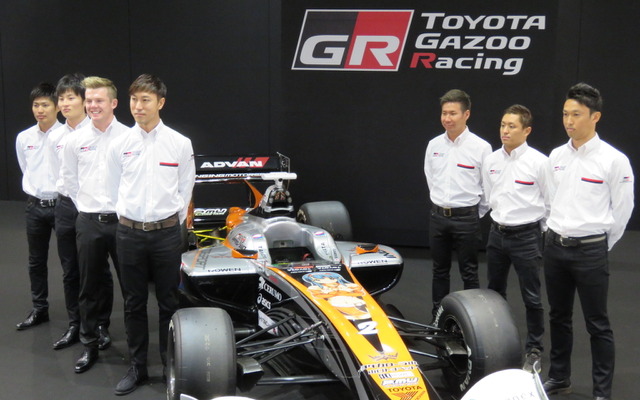 トヨタ勢の2017年SFドライバー（右から3人目が小林可夢偉、中央はセルモインギングのマシン）。
