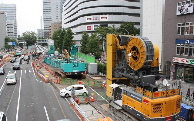 神奈川東部方面線の新横浜駅の工事現場。JR駅の北側地下に設けられる。