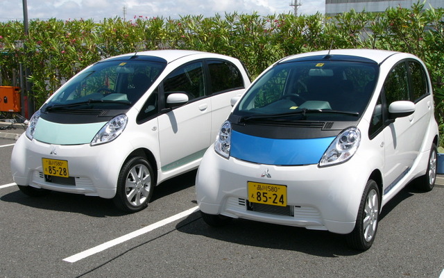 電気自動車のi-MiEV。電力供給があれば家庭用電源からも充電が可能だ