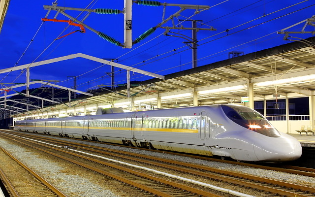 山陽新幹線を走る『ひかりレールスター』。「JR西日本・お正月乗り放題きっぷ」は『のぞみ』『みずほ』『さくら』を含む山陽新幹線の全列車を利用できる。
