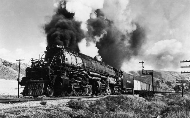 米ユニオン・パシフィック鉄道は世界最大級の蒸気機関車「ビッグボーイ」を、現在保管されているカリフォルニア州から動態復元に向けワイオミング州まで移送すると発表。写真は現役時代のビッグボーイ