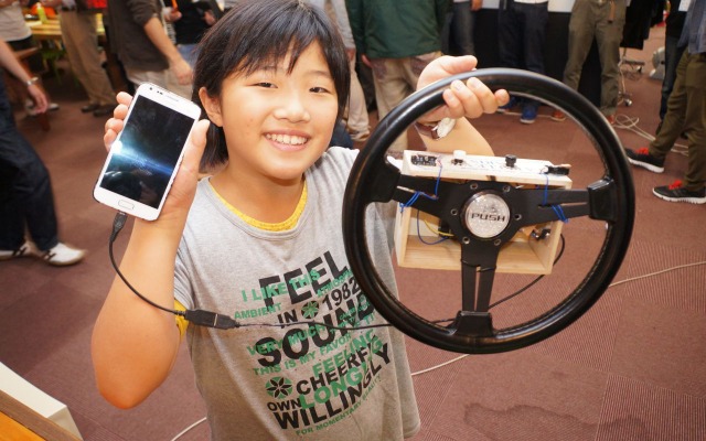 TOYOTA HackCars Days 2014 in Tokyoで最優秀賞を受賞した、親子で運転を楽しむアプリ「シンクロナイズド・ドライビング」開発チームのリーダーななちゃん