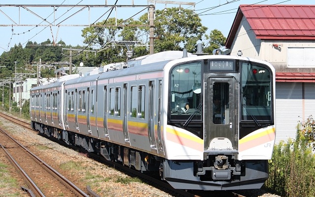 信越本線で初めて実施されたE129系の試運転。この日は2両編成を2本つないだ4両が新津～羽生田間を往復した。