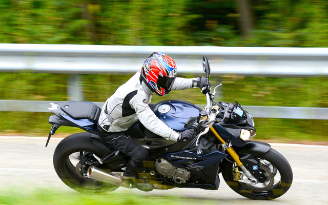 ザックス セミアクティブサス開発車両（BMW S1000R）