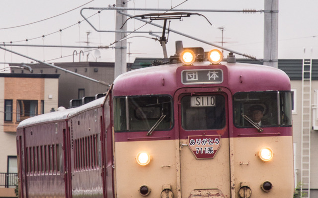 711系の最終営業列車は3月13日、岩見沢7時49分発の札幌行き普通列車となる予定。写真は昨年10月に運行されたイベント列車『ありがとう711系道央縦横断号』。