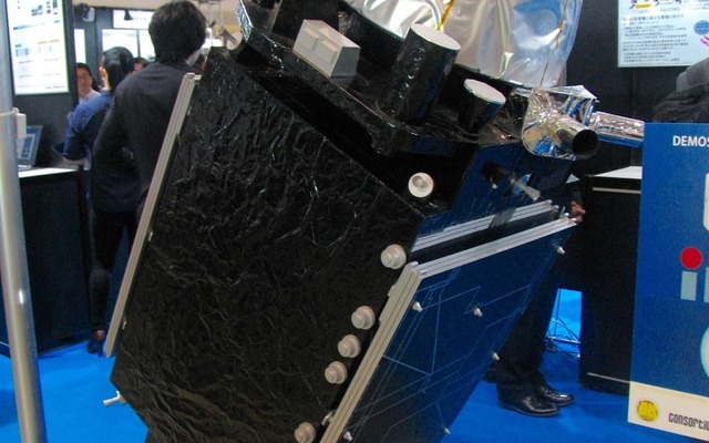 準天頂衛星の実物大模型