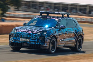 ポルシェ『カイエンEV』プロトタイプがヒルクライムを駆け抜けた 画像
