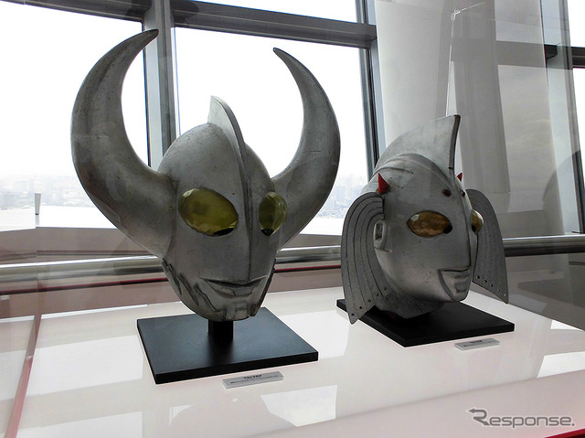 ウルトラの父・母のマスク展示（「東京スカイツリー ウルトラ作戦第634号」、6月10日～7月21日）