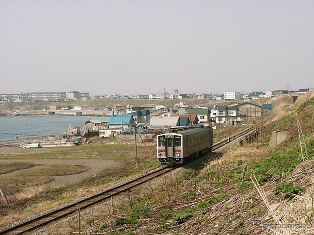 留萌線の留萌～瀬越間を走るキハ54形の普通列車。