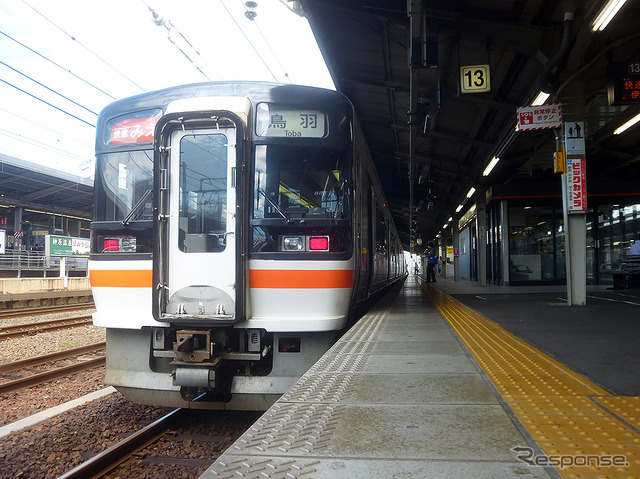 JR在来線で利用できる列車は快速・普通列車の普通車自由席のみ。ただし快速『みえ』などの普通車指定席は指定席券を別途購入すれば利用できる。