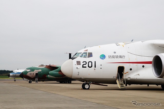 手前からXC-2、C-1、YS-11と国産機が並ぶ。ここにMRJがいれば完璧だった。
