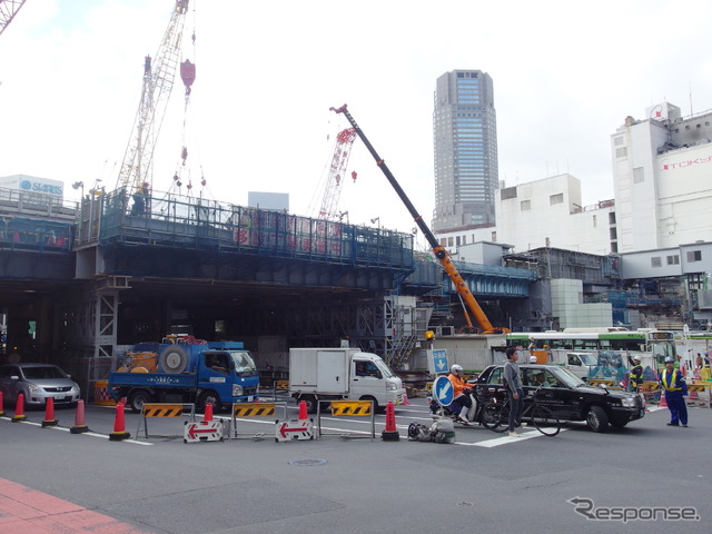 銀座線渋谷駅工事（11月5日）。このあたりに新駅ができる。画面右手が現駅、左手が表参道方面だ。