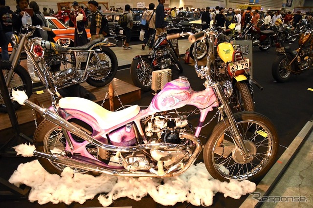 「MYSTICAL TRIUMPH CHOPPERS」と題し集合したヴァーチカルツインたち。