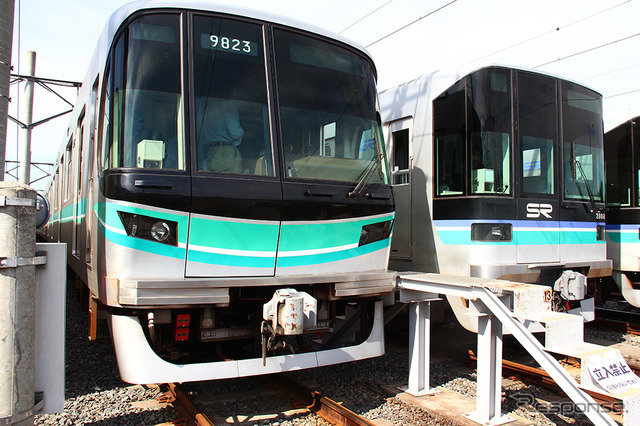 メトロ南北線と埼玉スタジアム線の電車