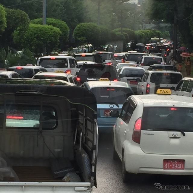 ヤンゴンの渋滞