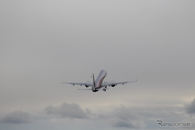 MRJの離陸（グラント・カウンティ空港）　〈写真提供　三菱航空機〉