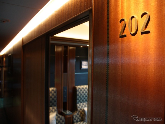 ロイヤルツイン：各部屋にホテルと同様の番号が付与されている。写真は201号室（2号車1番目の部屋）。