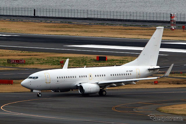 数時間遅れで羽田を発ったボーイング737BBJのチャーター機。