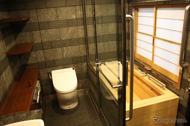 トイレ・浴室は「四季島スイート」と同じ構成だが向きは異なる。