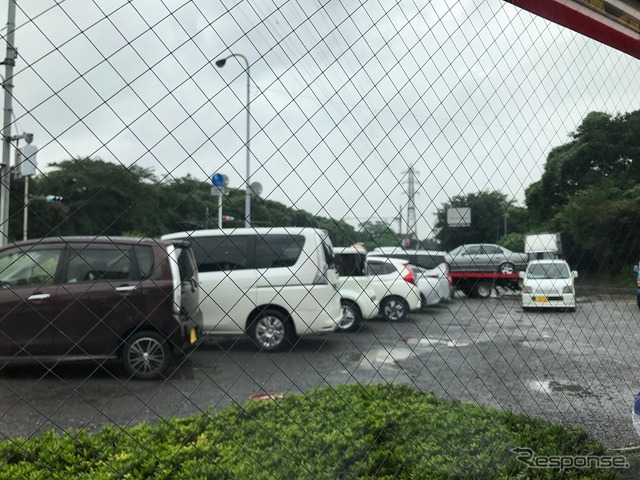 一台が出ていくとすぐに一台が入ってくる。人気のほどは車の出入りからも窺い知ることができる。