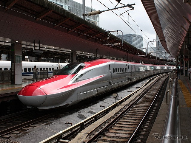 秋田新幹線のE6系。来年3月ダイヤ改正から320km/h運転を実施し、愛称も「こまち」に統一される