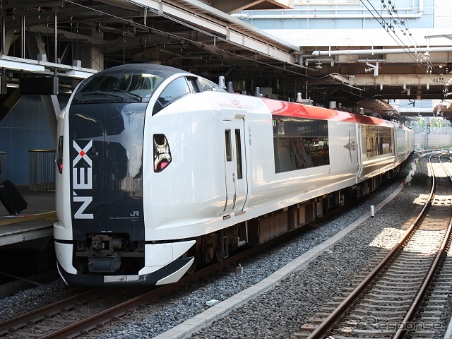 成田空港アクセスの『成田エクスプレス（NEX）』。一部の列車が横須賀線の横須賀駅まで延長運転される。