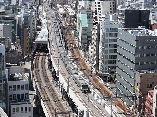 上野東京ラインは北陸新幹線延伸開業と同じ2015年3月14日から運転を開始。宇都宮線・高崎線と東海道線の直通運転が行われる。写真は上野東京ライン用の線路として整備された東北縦貫線を走る試運転列車。