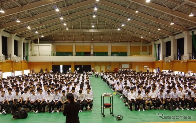 マツダ ロードスター 山本修弘主査が母校、高知県立高知工業高等学校で講演