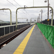 緩行線の線路を敷く準備がすすむ小田急 登戸駅1番ホーム