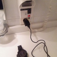 ベルギーのホテルは電圧220Vだったが、なんの問題もなく充電できた