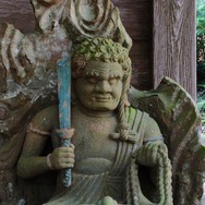 宝泉寺にある波切不動尊の古仏像。