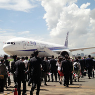 8月24日午前、羽田空港に到着したリオ発チャーター機