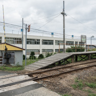 かつては仮乗降場だった阿分（あふん）駅。背後の小学校はすでに廃校に。